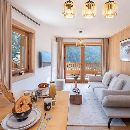 New - - South-facing Terrace - Mountain View Apartment