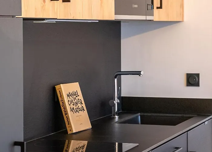 New - - South-facing Terrace - Mountain View Apartment *